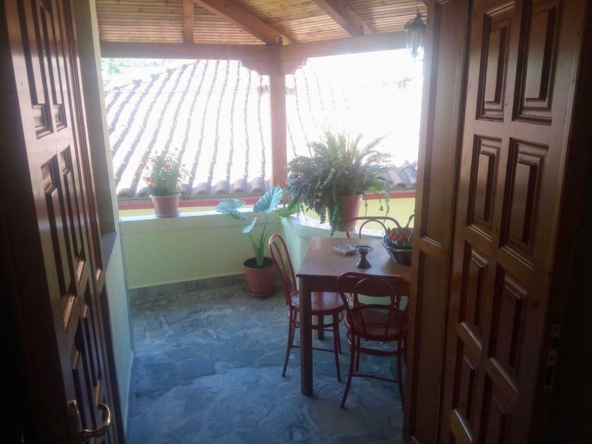Nako Guest House bar&restaurants Përmet Extérieur photo