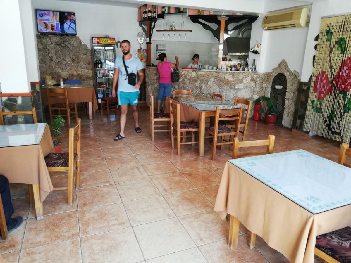 Nako Guest House bar&restaurants Përmet Extérieur photo
